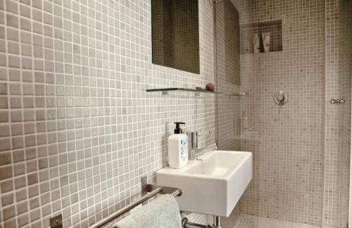 Barceloneta Suites Apartments Market - Photo 8