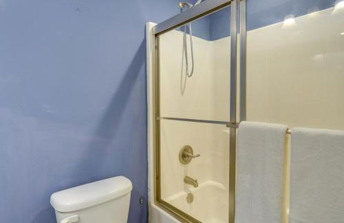 Spacious Lakefront Apt with Deck in Fayetteville! - Foto 32