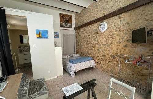 Studio à Le Boulou centre ville- pour 2 - petit prix- Juillet-aout réservation d'1 semaine minimum-check in 17-19h - Foto 1