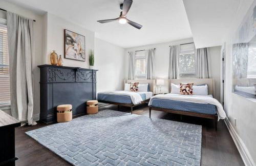 Luxury Living: Grand 7BR/5BA near Everything - Photo 2