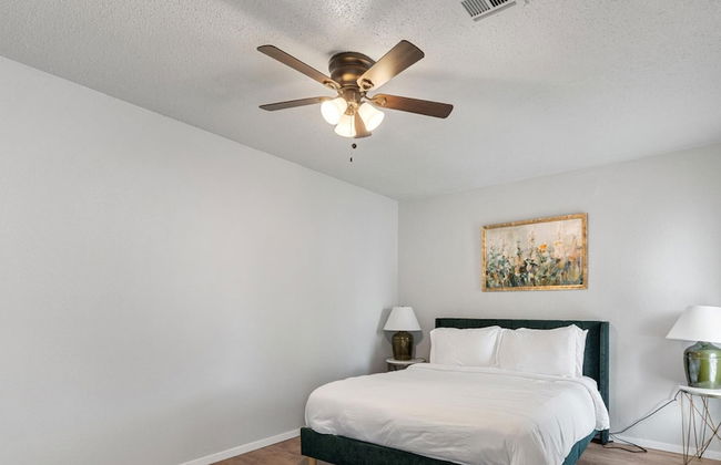 Spacious 8BR Modern Retreat Pool Table RV - Photo 24