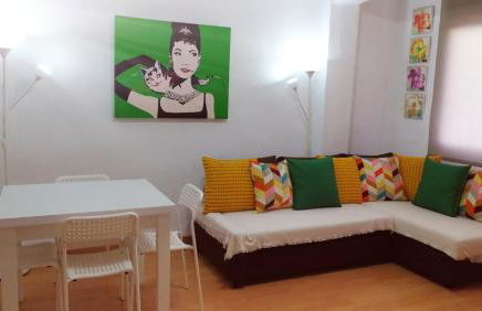 Céntrico apartamento en Valencia próximo parada de metro Ángel Guimerà - Foto 1