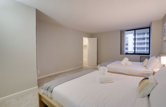 Modern Apt Near Airport & Metro - Photo 11