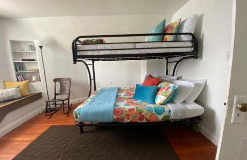 The Jailer's Cottage * Entire Home * Sleeps 12 - Foto 28