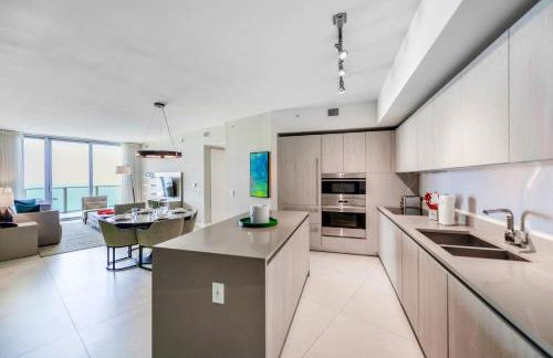 Ocean & City Views l Luxury Beachfront Condo - Photo 32