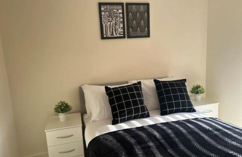 Great Ambience 3-Bedroom for Groups & Contractors - Photo 19