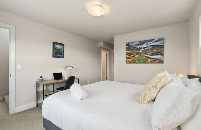 Elegant Oasis - Fireplaces, King Beds, Mtn Views! - Foto 8