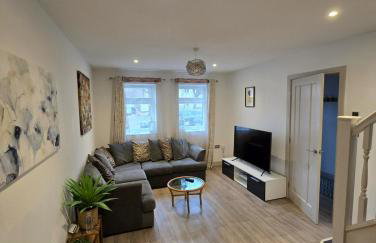 Modern Two-Bedroom House - Free Parking - Foto 1