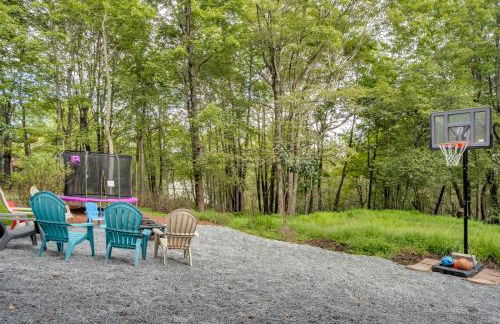 Stunning! Pocono Escape! HotTub Sauna Pool Ski Pet-Friendly Firepit Game Room Fireplace BBQ Lakes Tennis Fishing - Foto 61