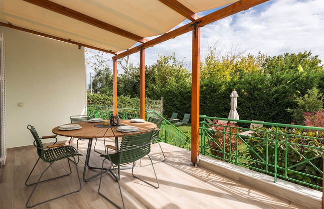 Estia Coastal Dream - Lush & Enchanting Garden Gem - Photo 1