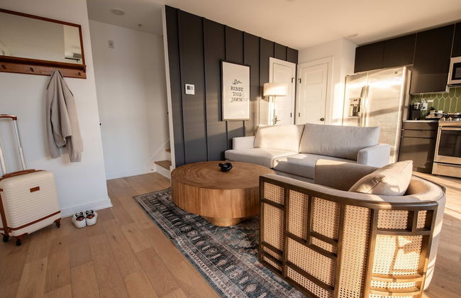 Sosuite NEW 2BR Apt w W D Split Level - Foto 5