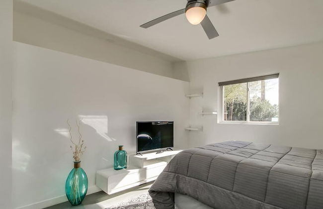 Mid-century Modern W/backyard Oasis, Putting Green - Foto 7