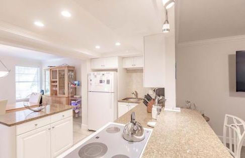 1205 PD Experience Coastal Charm in this Townhome - Foto 15