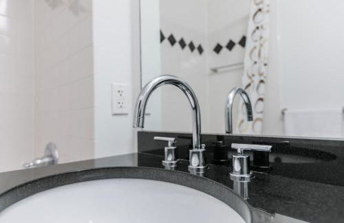 Finest Luxury 1 Bedroom Apartment - Photo 11