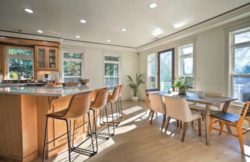 Luxe Getaway with Riverfront Views in Grants Pass! - Foto 7