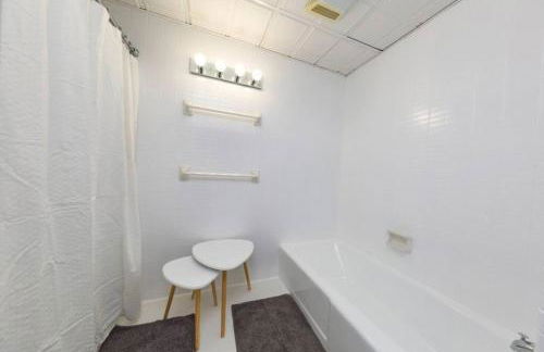 Music Row Retreat with Pool and Free Parking, Walk to Bars! - Foto 20