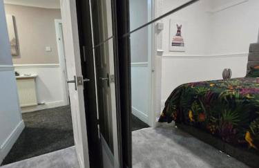 Levy Nook House 1 bed apartment 5 minute walk to Stockton town centre & Free Parking - Foto 27