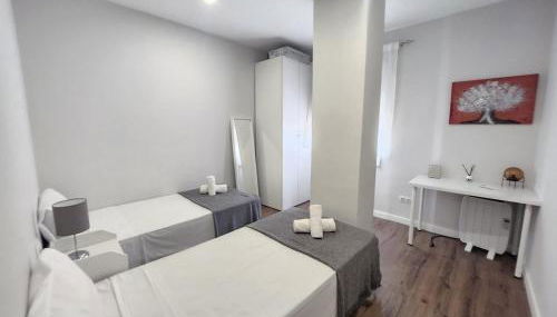 New! Designer apartment in center with fast Wi-fi - Photo 2