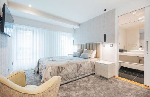 SeaLux Apartment (Seaside) - Photo 13