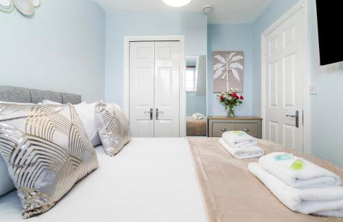 Progressive House 5 Bedrooms Inc Study with Sofabed, Garden, Smart TV in Every Bedroom FREE Parking - Foto 52