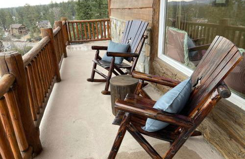 Big Bear Village View Haus is a large pet and kid friendly chalet with hot tub located a short walk to village - Foto 19