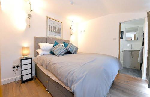 Cheerful 1BD Cottage With Parking Nr Guildford - Foto 12