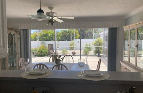 Just a short walk to the beach - Foto 1