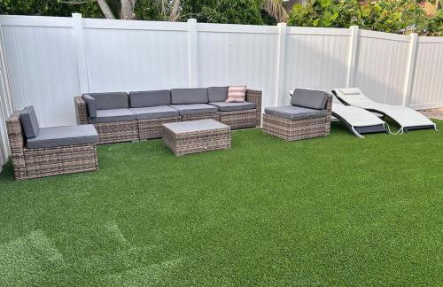 Two Story Pool home - walk to beach - Foto 20