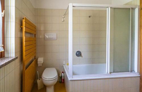 GuestHost - Visogliano Roomy Apt w Terrace near the Station - Foto 18