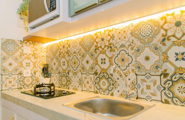 Cozy Stay Studio Apartment At B Residence Near Aeon Mall - Foto 6