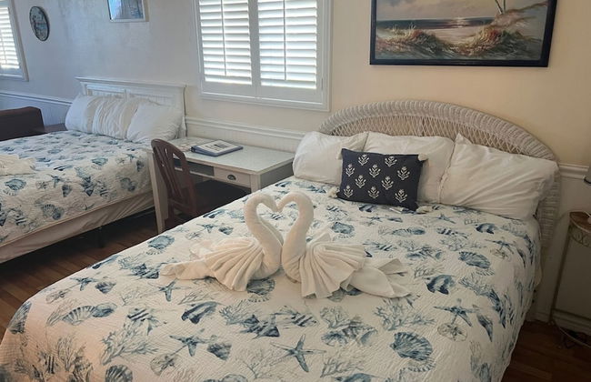 2 Bedroom Waterfront Pool Side - Photo 17