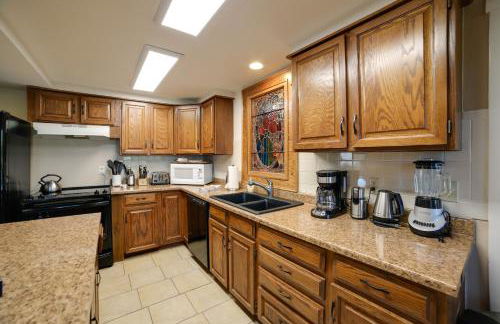 Inviting Colorado Springs House with Spacious Deck! - Foto 11