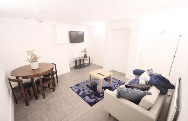 Lovely 6 bed Property Located Within Dudley - Foto 11