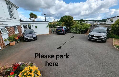 Lovely private studio room with own kitchen and bathroom. Set in the popular area of Shiphay in Torquay and only a short walk from Torbay Hospital - Foto 19