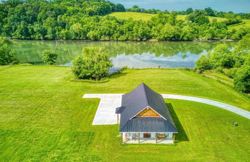 Lazy River Cabin, River Front, Hot Tub, WIFI, 560 in FREE Attraction tickets each paid day! - Foto 45