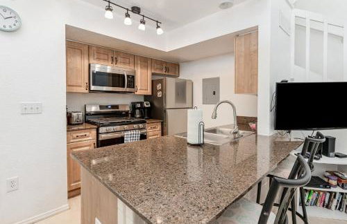 Family Home w/ Pool & Water Views, Near Disney - Foto 10