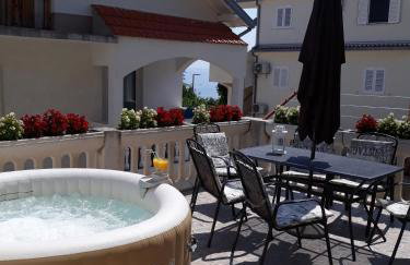 Apartment Lucky with Jacuzzi - Photo 1