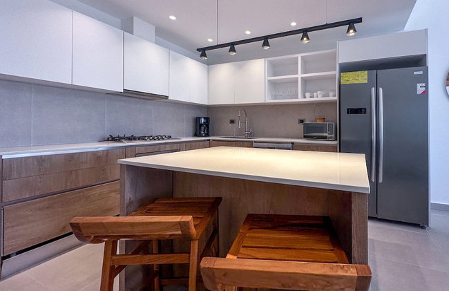 Exclusive Penthouse With Picuzzi Steps From Beach - Foto 57