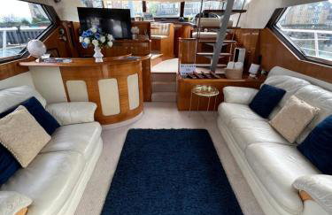 SUPERYACHT ON TOWN QUAY MARINA, SOUTHAMPTON - Very close to city centre and cruise terminals - free parking included - Foto 3