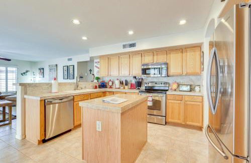 1 Mi to Surprise Stadium! Home with Patio and Hot Tub - Foto 8