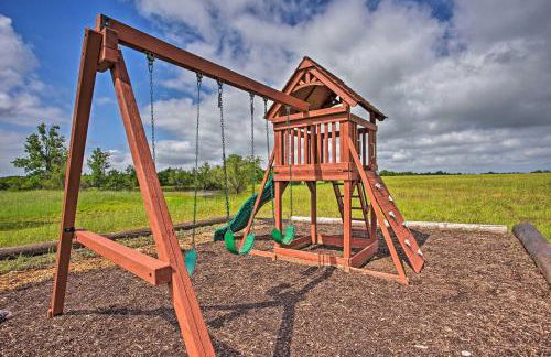 Home with Game Room and Fireplace 14 Mi to McKinney! - Foto 36