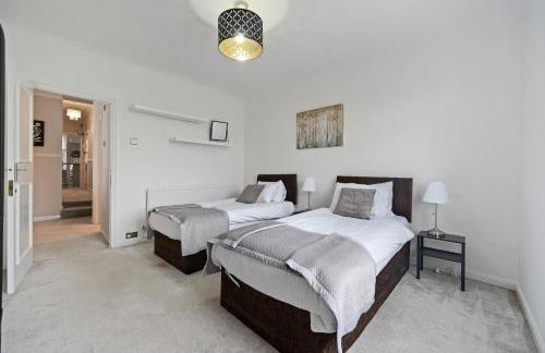 Entire 2 Bed First Floor Flat - Photo 6