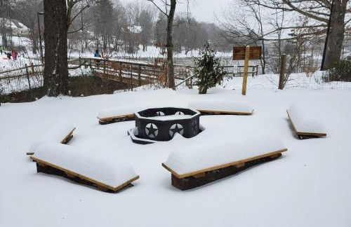 Stylish Lake Hs w/ hot tub: Walk to Blk Mtn Shops - Foto 55