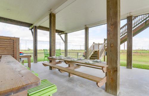 Walk to Shore Crystal Beach Escape with Deck and Bar! - Foto 28