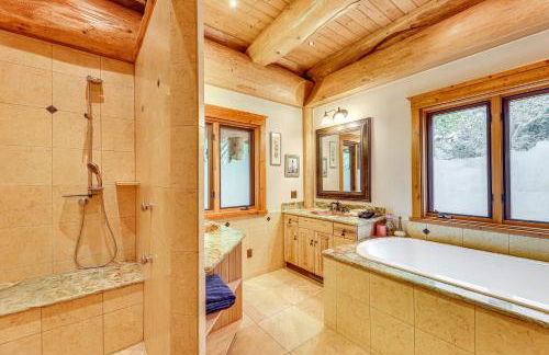 Scenic Payson Cabin! Fireplace and Wraparound Patio - Foto 13