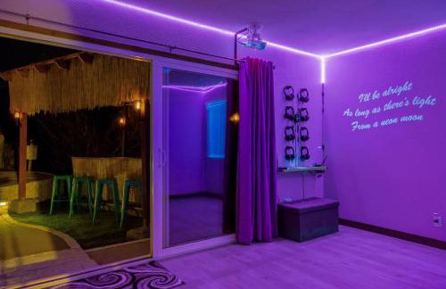 Neon Moon An Elevated Experience w Pool and Spa - Foto 23