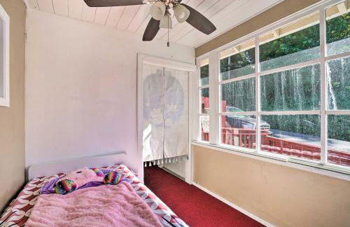 Sun-Dappled Retreat Walk to Restaurants! - Foto 23