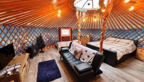 Orange Yurt With Hot Tub- Sleeps 4, Parking & Pets - Foto 3