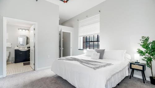 Chic 2BR-Parking, Rooftop,Near Arrowhd & TMobile - Foto 3