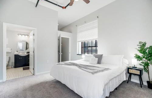 Chic 2BR-Parking, Rooftop,Near Arrowhd & TMobile - Foto 3